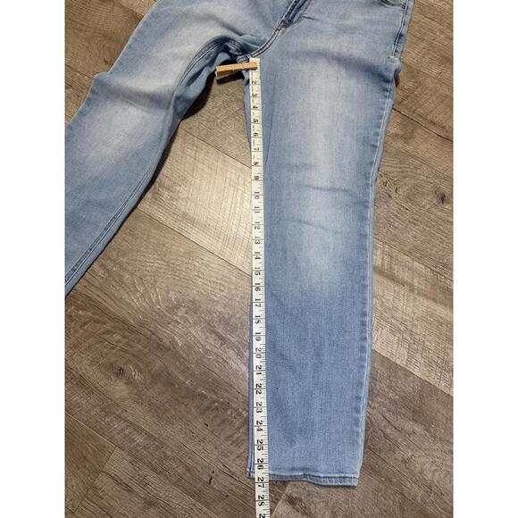 Old Navy High-Waisted Wow Straight Ankle Jeans - Picture 6 of 10